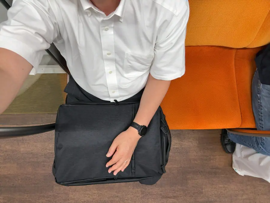 小田急線車内2人用シート写真