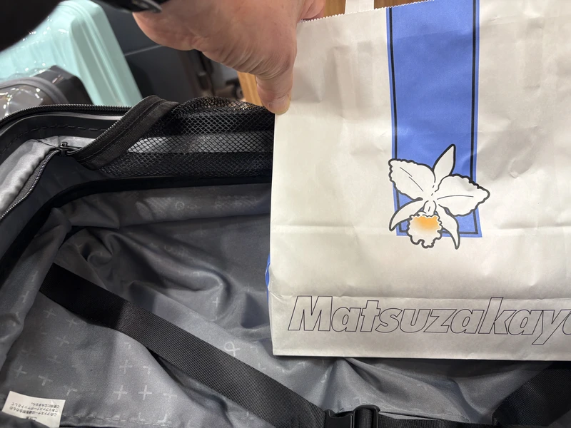 プロテカ フレスターEX] 荷室深さを測定している画像