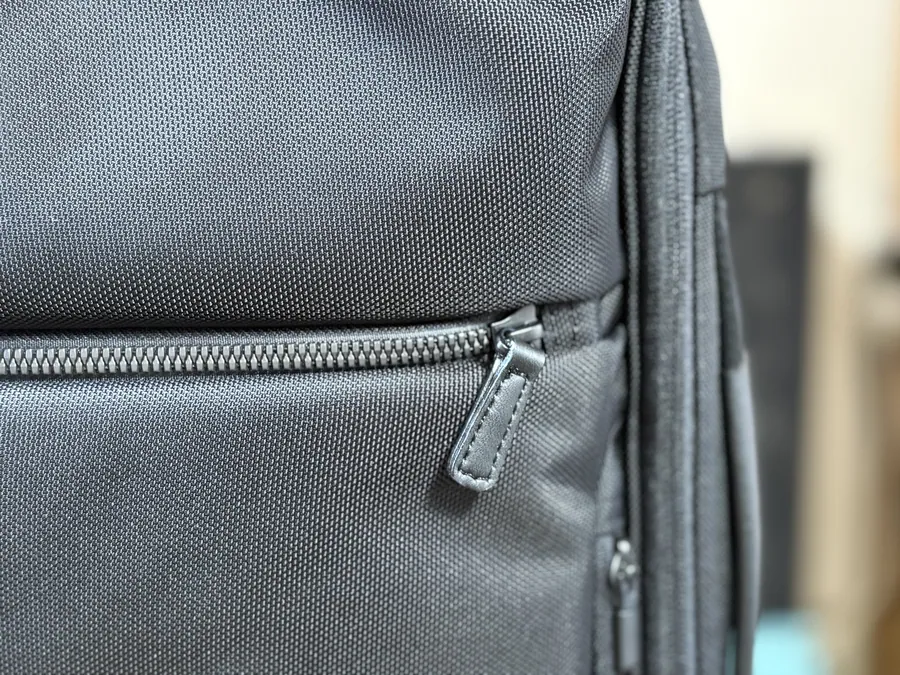 正面下のポケット