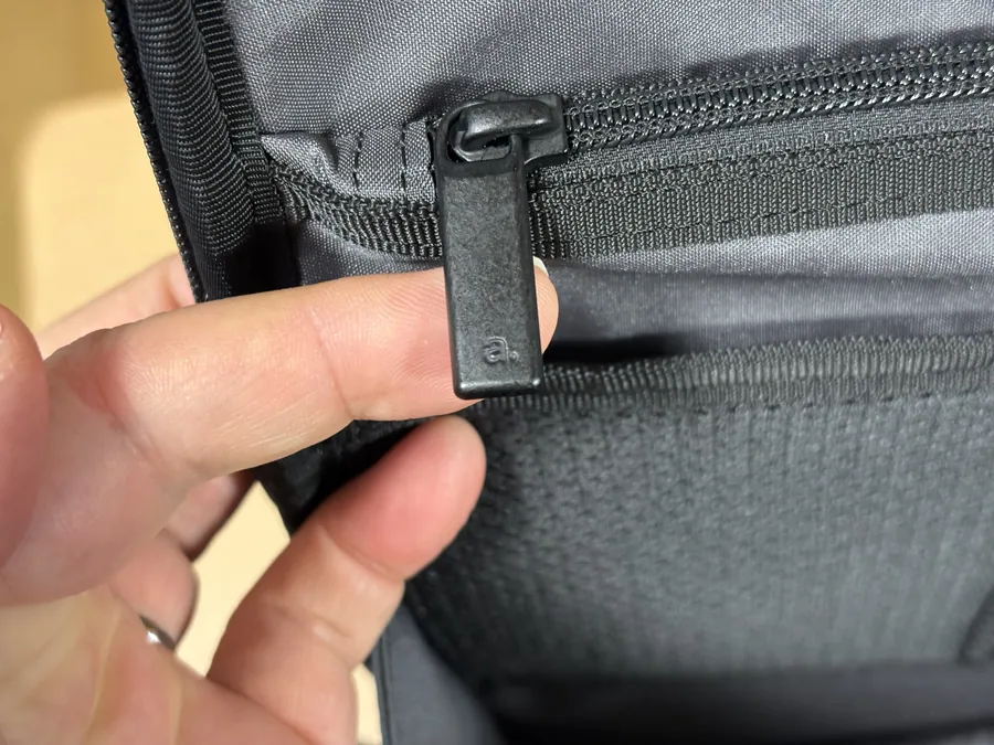 ファスナー取手(金属)