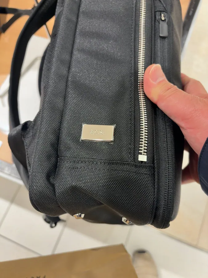 ステンレスファスナーとシルバーステンレスタグ