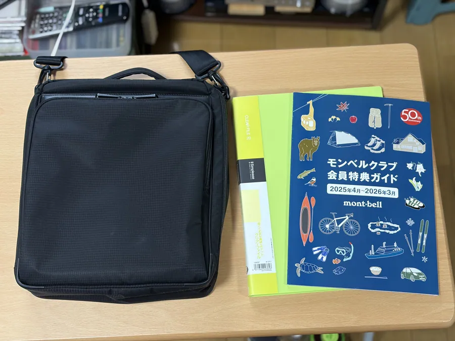 フレックスライト7L
A4ファイルと並べた画像。A4ファイルも収納可能